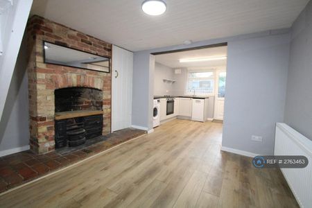 2 bedroom terraced house to rent - Photo 4