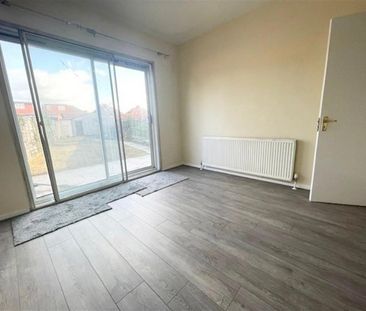 3 bedroom House To Let - Photo 3