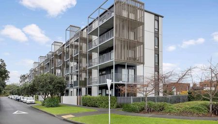 Modern Ground Floor Apartment in the Heart of ... - Photo 4