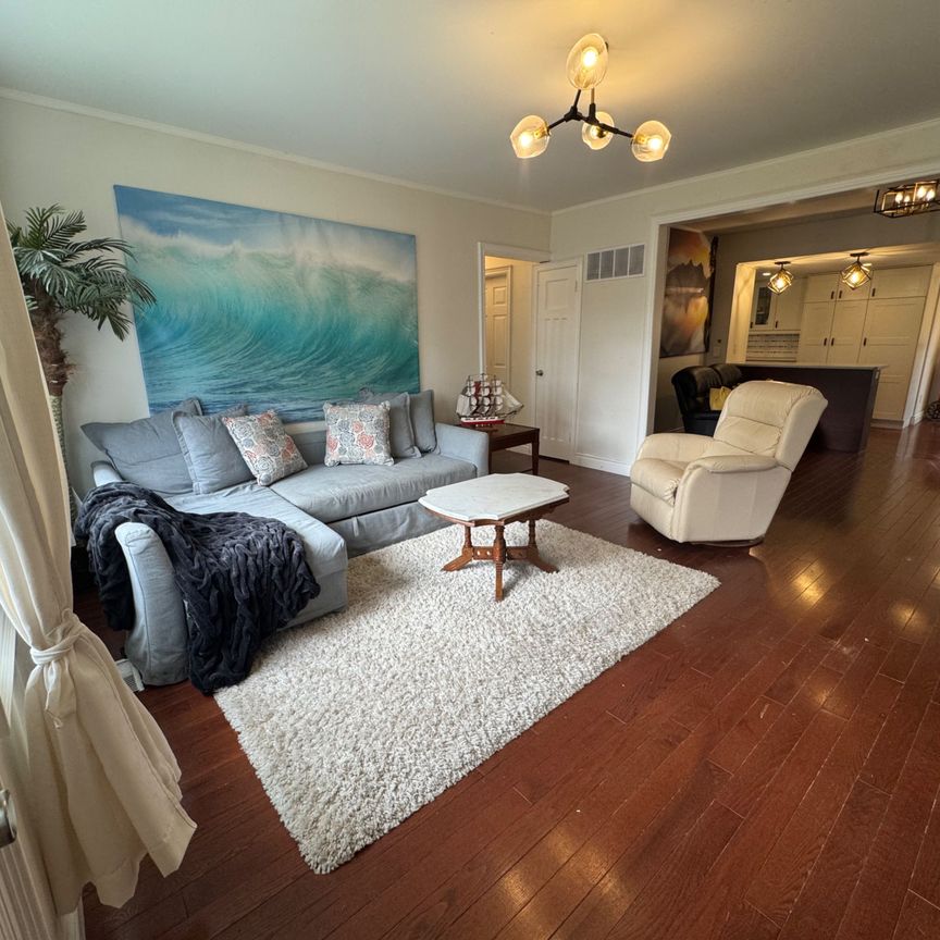 For Lease - 10 Victor Drive, Whitchurch-Stouffville, Ontario - Photo 1