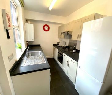 4 bedroom terraced house to rent - Photo 2