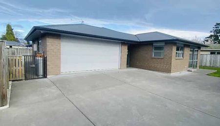 Spacious 3-Bedroom Apartment for Rent in Masterton - Photo 2