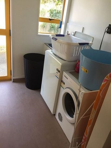 Spacious 6BR Townhouse in North Dunedin - Photo 2