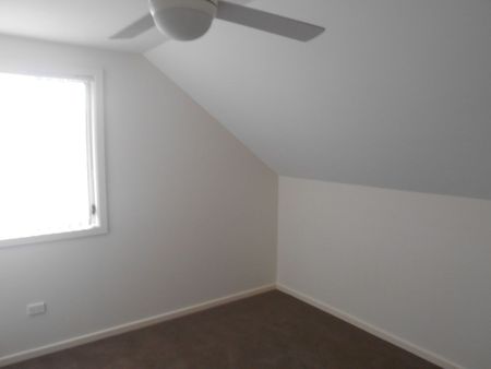 Three Bedroom Townhouse In Convenient Location - Photo 5