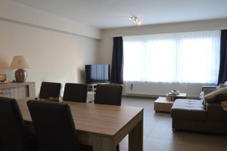 Ruim 2 slaapkamer appartement met terras - Photo 2