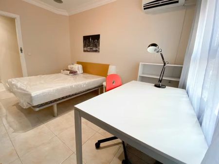 Gran Vía de las Germanías, Valencia, Valencian Community 46006 - Photo 4