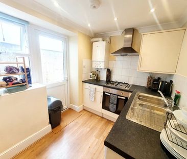 2 Bed Flat, London, SW16 - Photo 4