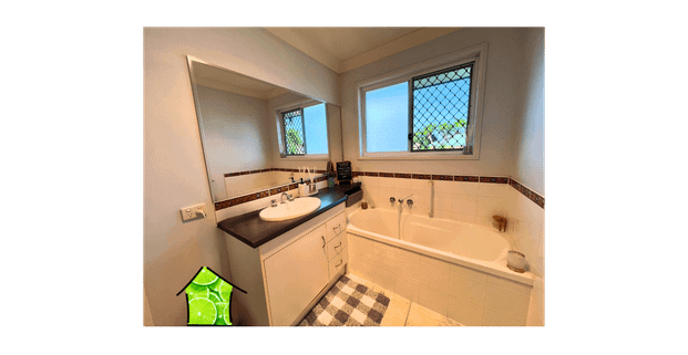 Spacious 4-Bedroom Family Home in Prime Location - Photo 1