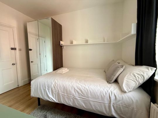 Flat 313 Fulham Palace Road, Fulham W6 9HH - Photo 1