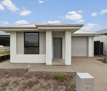Modern Family Living in a Fast-Growing Eyre Community - Photo 1