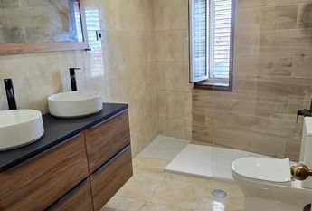 Quarto com cama casal zona Hospital Sao Joao e Universidades