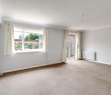 A 3 Bedroom House in St Lukes GL53 7RB - Photo 3