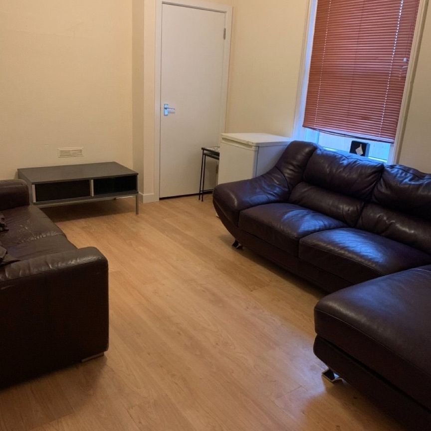 5 bedroom semi-detached house to rent - Photo 1