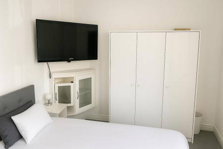 1 bedroom in a house share to rent - Photo 2