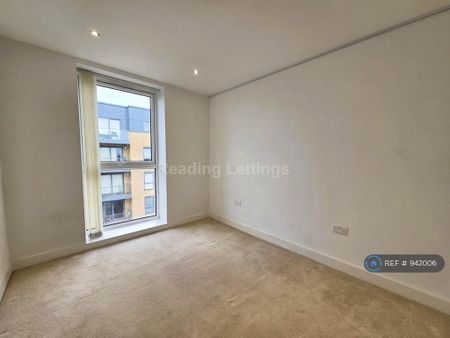 2 bedroom penthouse to rent - Photo 5