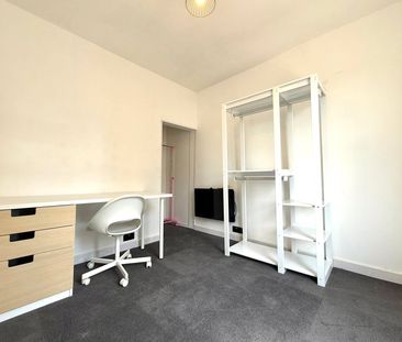 2 bedroom Maisonette in Alpine Street, Berkshire - Photo 3