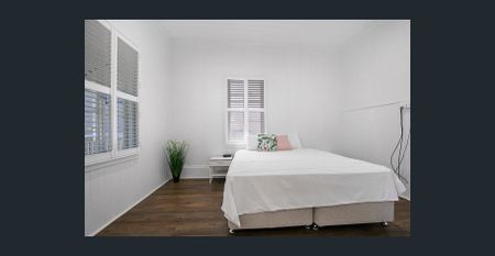 Cute Renovated Cottage in Superb Location - Photo 3