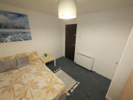 The Mount, Bournemouth, BH1 - Photo 5