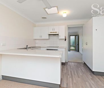 Freestanding Villa, Stroll to Shops & Fernleigh Track - Photo 3