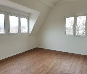 moderne und grosszügige Dachwohnung - Photo 2