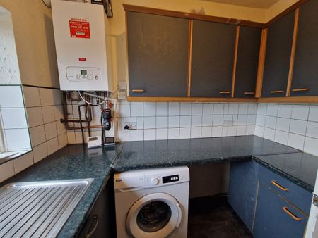 2 Bed Terraced House, Russell Rise, LU1 - Photo 3