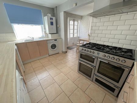 5 bedroom terraced house to rent - Photo 2