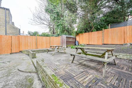 2 bedroom flat to rent - Photo 5