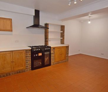 3 bedroom semi-detached house to rent - Photo 6