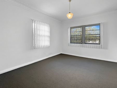 Charming Family Home in Prime Corinda Location - Photo 3