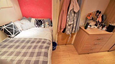 3 bedroom House in Harold Place, Leeds - Photo 3