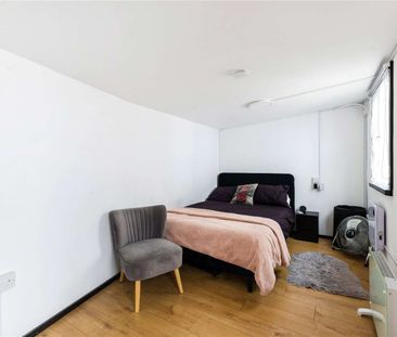 A stunning and rarely available two bedroom, two bathroom cottage i... - Photo 6