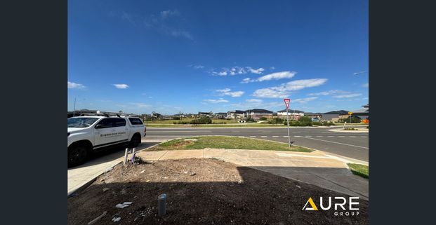 Brand New Dream family home with great location in Mambourin w FREE access to swimming and gym club! - Photo 1