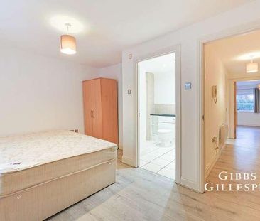 Holland Gardens, Brentford, TW8 - Photo 5