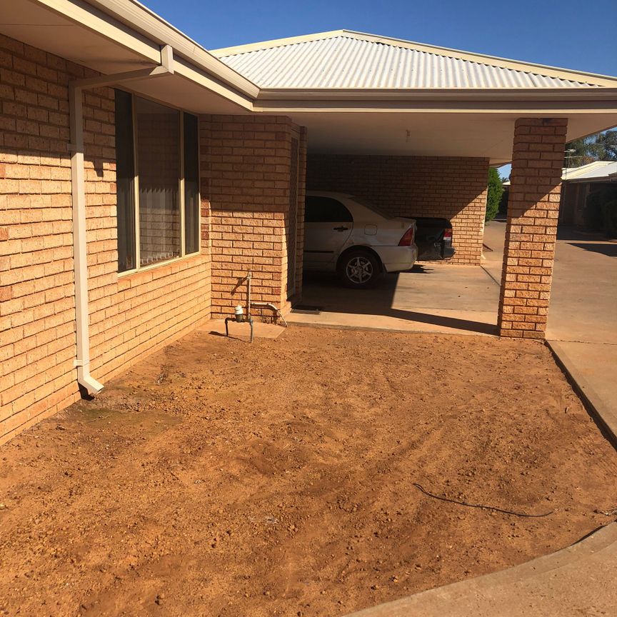 Quiet Complex - Photo 1