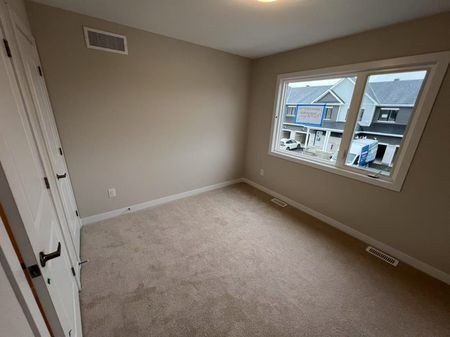 For Lease - 376 Les Emmerson Drive, Barrhaven, Ontario - Photo 5