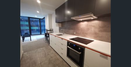 Furnished Modern city 2 bed 2 bath apartment - Photo 3