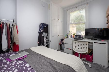 4 bedroom terraced house to rent - Photo 5