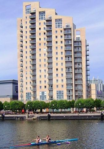 31 The Quays, SALFORD - Photo 3
