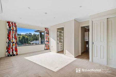 Family Home with Spacious Living - Photo 2