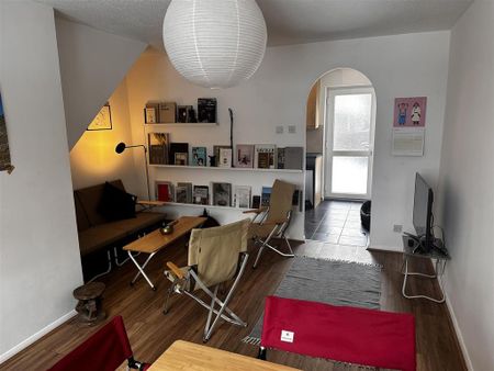 2 bedroom semi-detached house to rent - Photo 2