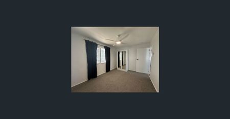 Convenience Meets Comfort in This Central Kirwan High-Set! - Photo 2