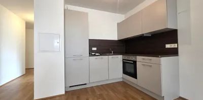 Neubauwohnung mit großer Loggia / Deckenkühlung / 1.OG // Ab JULI!! - Photo 2