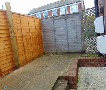 3 bedroom ground floor flat to rent - Photo 5