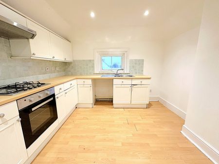 A 2 Bedroom Flat Instruction to Let in Bexhill On Sea - Photo 5