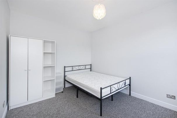3 bedroom flat to rent - Photo 1
