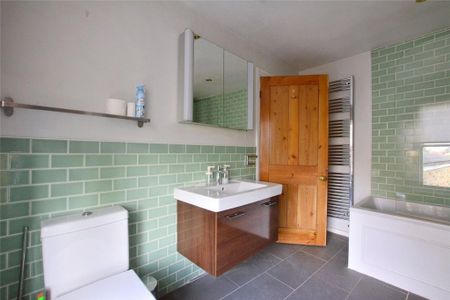 3 bedroom end of terrace house to rent - Photo 5