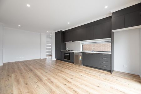 2/5 Claude Street, BAYSWATER - Photo 2