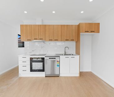 Brand New! - Photo 3