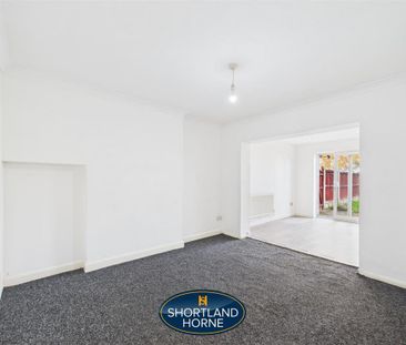 3 bedroom end of terrace house to rent - Photo 2