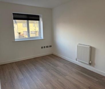 2 bedroom semi-detached house to rent - Photo 3